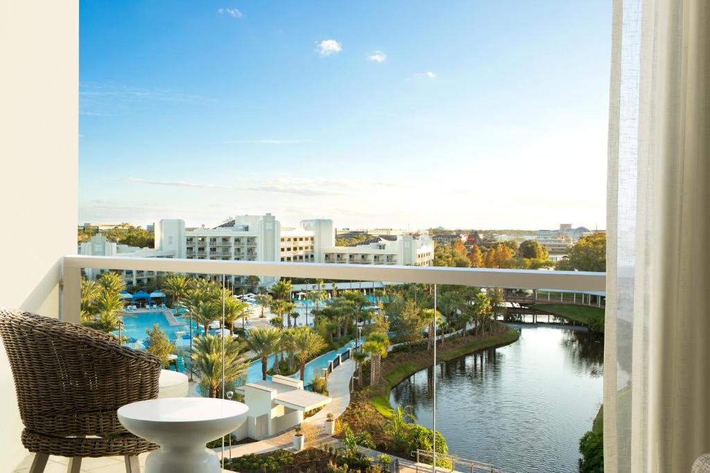 Hilton Orlando Buena Vista Palace Orlando Hotels with Shuttles to Disney World